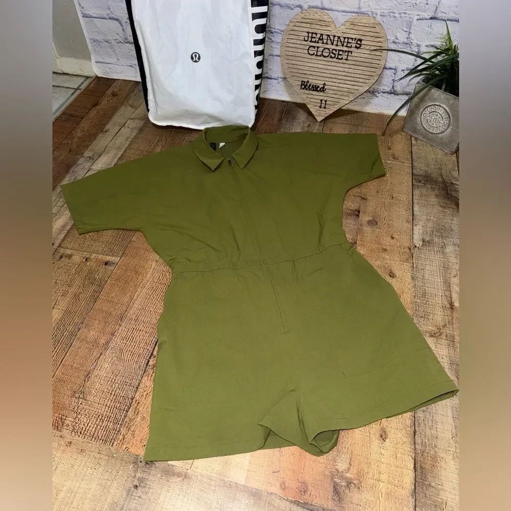 Lululemon lab zip-front collared romper size 10